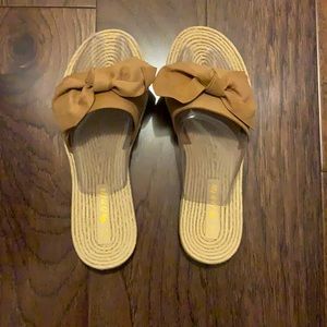 CUTE BOW SANDALS